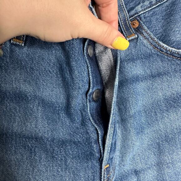 Levi's Women's Medium Dark Wash High Rise Button Fly 501 Cut Off Shorts Size 30 - Picture 3 of 8